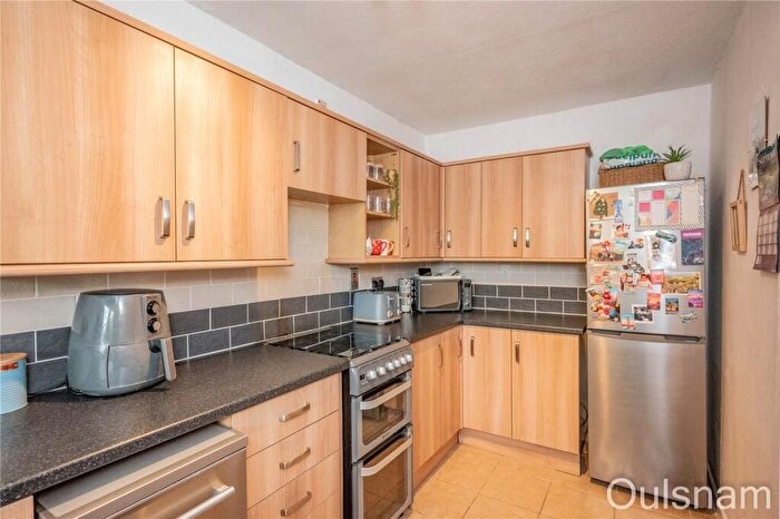 2 Bedroom Apartment For Sale In Stourbridge Road, Catshill, Bromsgrove, Worcestershire, B61
