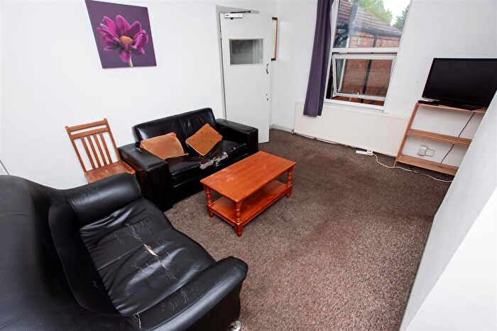4 Bedroom House To Rent In Raddlebarn Road, Birmingham, West Midlands, B29