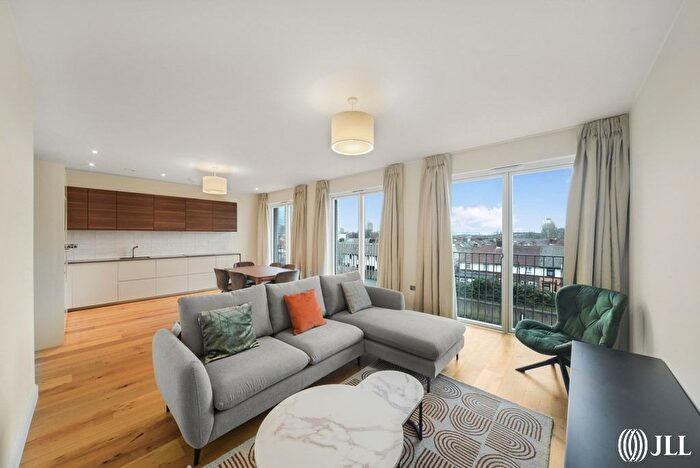 3 Bedroom Flat To Rent In Copper Works Wharf, Sugar House Island, E15