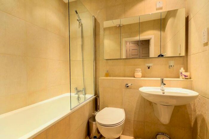 2 Bedroom Flat To Rent In Courtfield Gardens, South Kensington, London, SW5