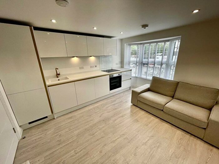 1 Bedroom Flat To Rent In Bridge Street, Caversham, Reading, Berkshire, RG4