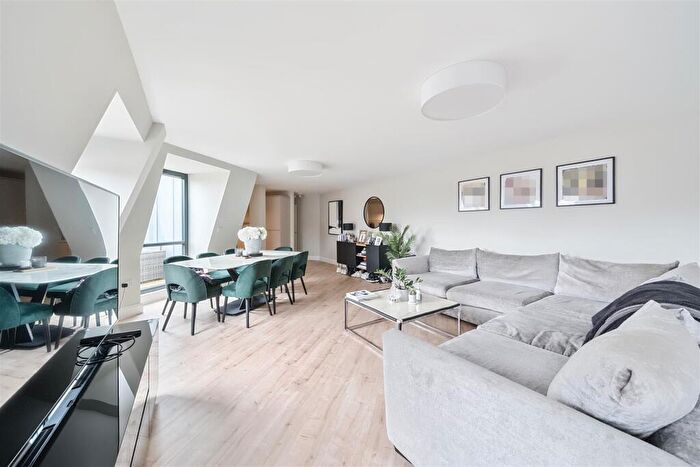 2 Bedroom Apartment For Sale In The Broadway, Stanmore, HA7