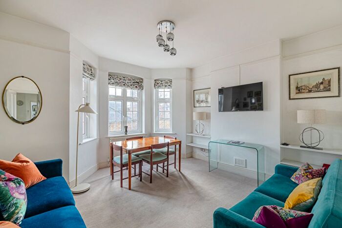 3 Bedroom Flat To Rent In Peterborough Villas, Fulham, SW6