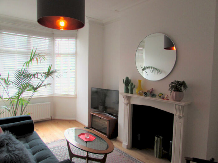 2 Bedroom Maisonette To Rent In High Street, Harrow Wealdstone, Middlesex, HA3