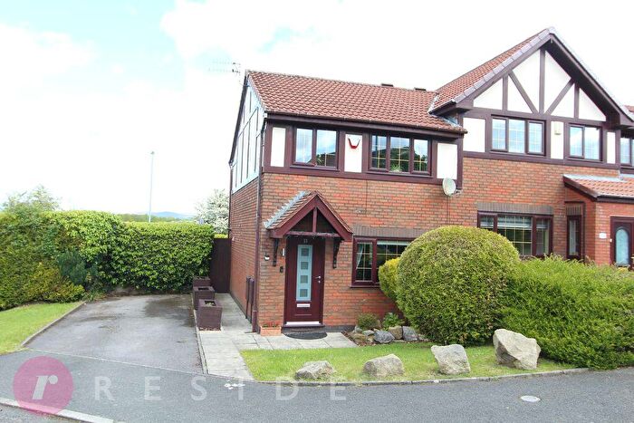 3 Bedroom Semi-Detached House For Sale In Barratt Gardens, Middleton, Manchester, M24