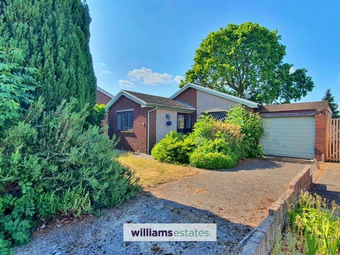 3 Bedroom Detached Bungalow For Sale In Wrexham, LL11