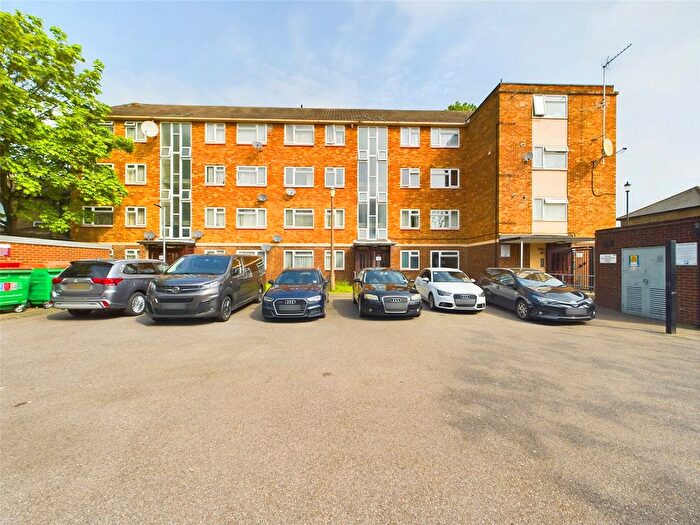 2 Bedroom Flat For Sale In Richmond Road, Forest Gate, E7