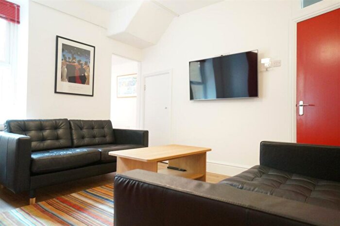 7 Bedroom House To Rent In Mountain View, Bangor, LL57