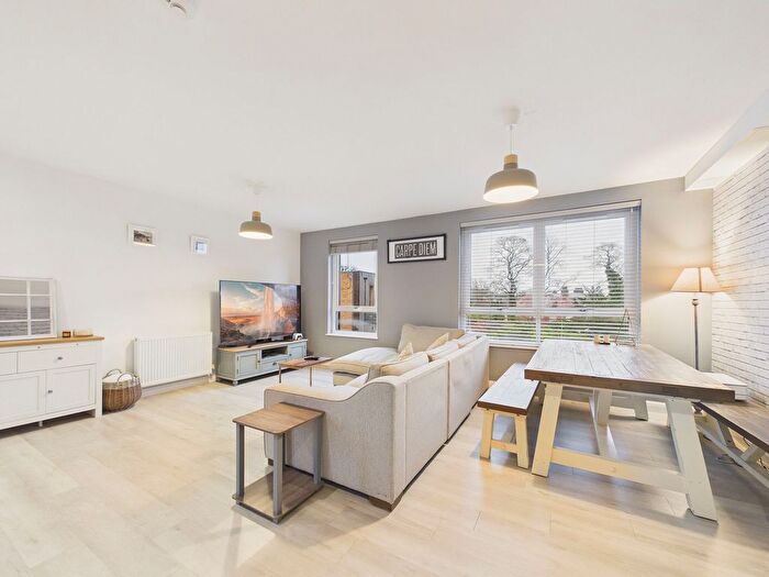 2 Bedroom Flat For Sale In North Dene Drive, Low Fell, Gateshead, NE9