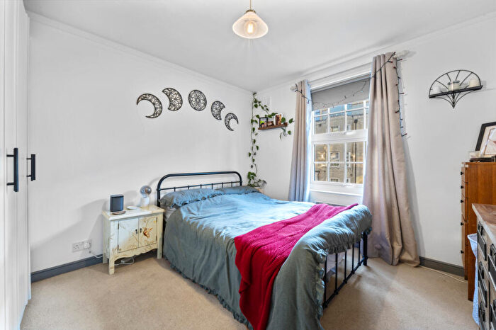 2 Bedroom Apartment For Sale In West Barnes Lane, New Malden, Raynes Park, KT3