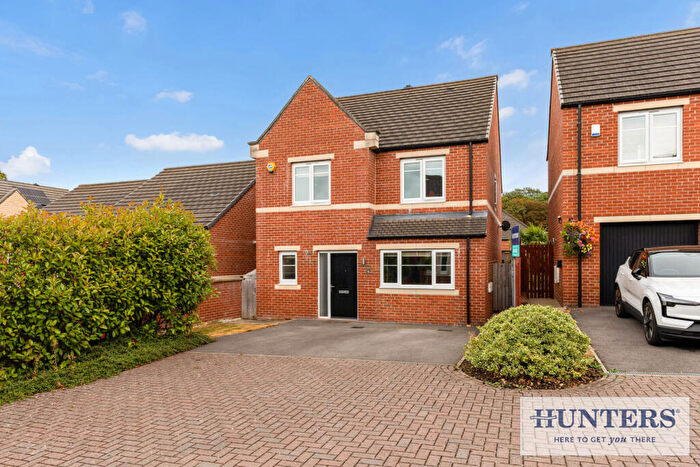 4 Bedroom Detached House For Sale In Providence Avenue, Apperley Bridge, BD10