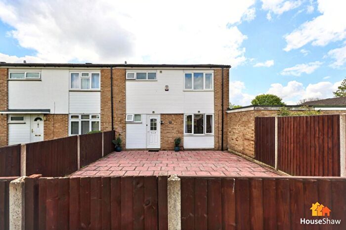 3 Bedroom End Of Terrace House For Sale In Hithercroft Road, High Wycombe, HP13
