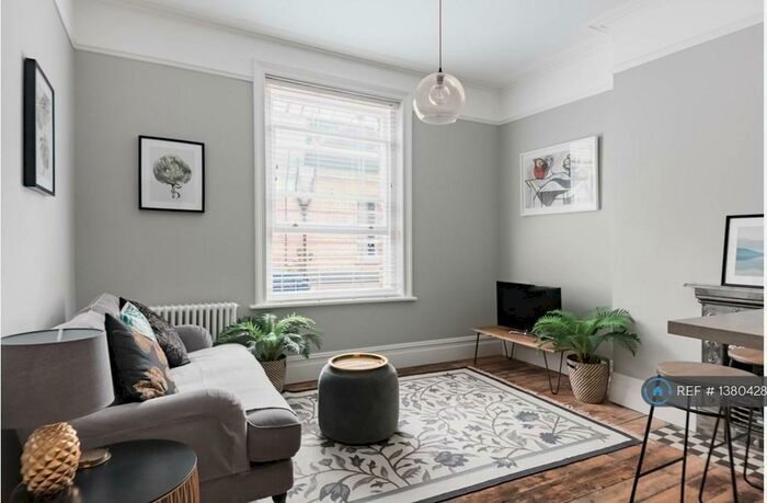 1 Bedroom Flat To Rent In Westbourne Arcade, Westbourne, Bournemouth, BH4