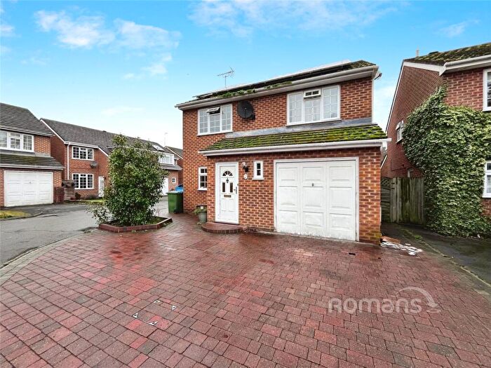 4 Bedroom Detached House For Sale In Brewers Close, Farnborough, Hampshire, GU14