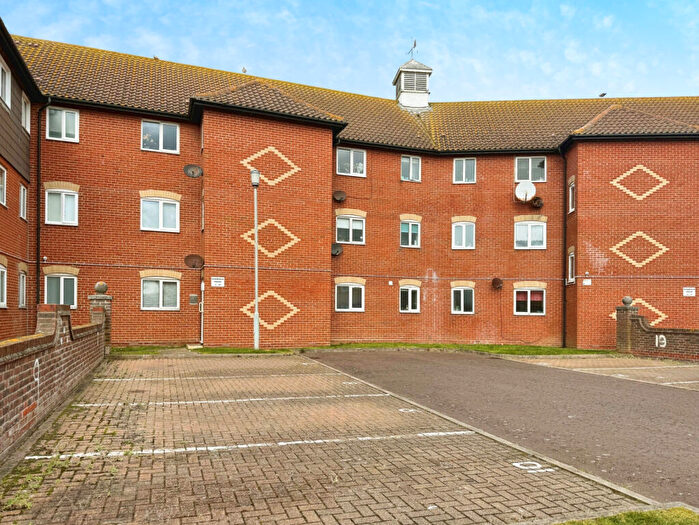 1 Bedroom Flat To Rent In Shamrock House, Weymouth Close, Clacton-on-Sea, Essex, CO15