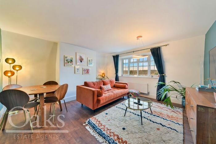 2 Bedroom Flat To Rent In Lancaster Avenue, London, SE27