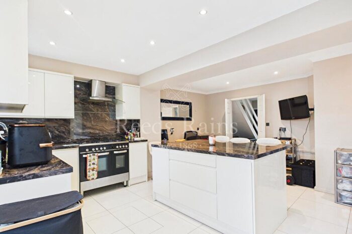 4 Bedroom Terraced House For Sale In Milestone Road, Dartford, Kent, DA2