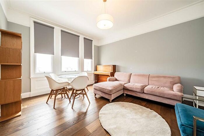 2 Bedroom Flat To Rent In Ridgmount Gardens, London, WC1E