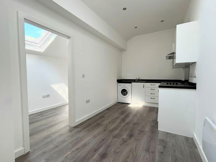1 Bedroom Flat To Rent In East Lane, Runcorn, WA7