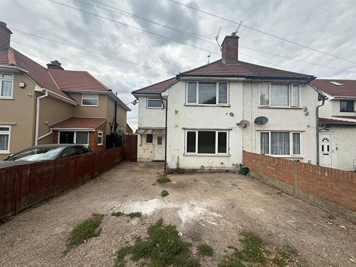 3 Bedroom Semi-Detached House For Sale In Vicarage Farm Road, Hounslow, TW5