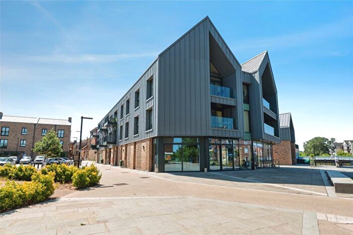 2 Bedroom Flat For Sale In Coal Orchard, Taunton, Somerset, TA1