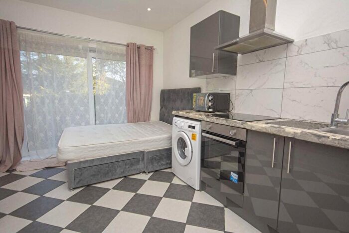 Studio To Rent In Whitchurch Lane, Edgware, HA8