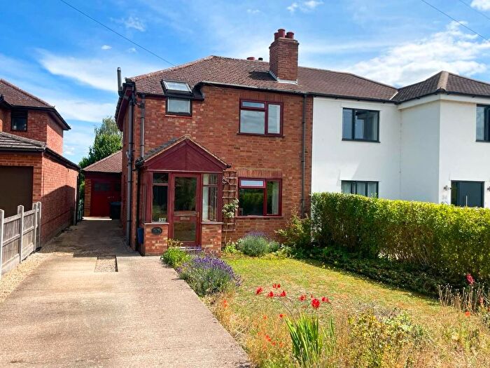 3 Bedroom Semi-Detached House For Sale In Haverhill Road, Stapleford, Cambridge, CB22