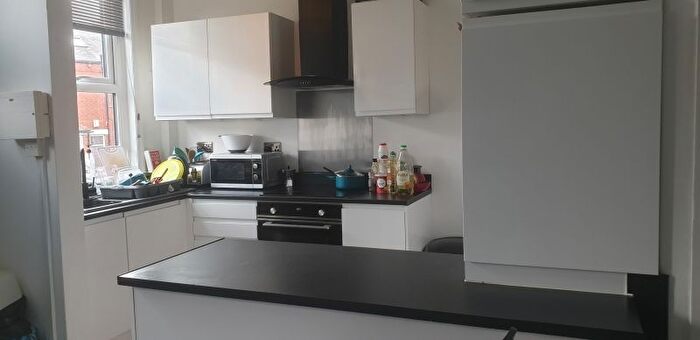 4 Bedroom Terraced House To Rent In Beechwood Mount, Burley, Leeds, LS4