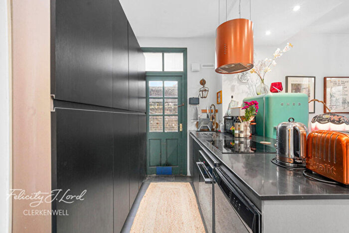 2 Bedroom Apartment For Sale In Haberdasher Street, London, N1