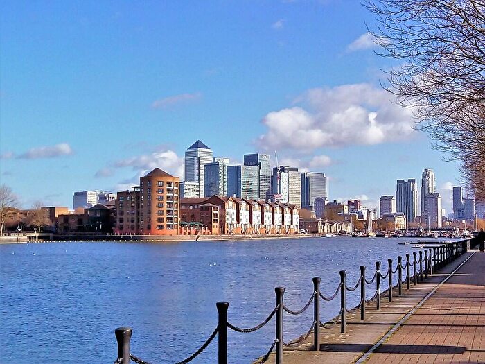 1 Bedroom Apartment To Rent In Whiting Way, London, SE16