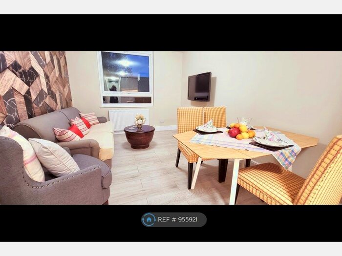 2 Bedroom Flat To Rent In Willow Tree Close, London, SW18