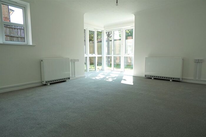 2 Bedroom Flat To Rent In Roys Close, Andover, SP11