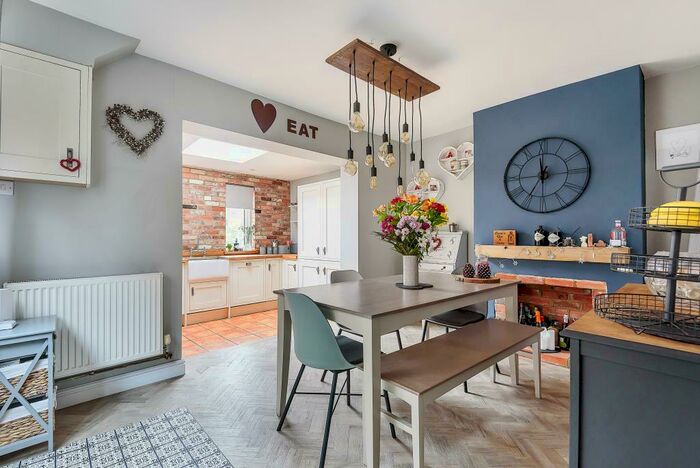 2 Bedroom End Of Terrace House To Rent In Woolhampton, Reading, RG7