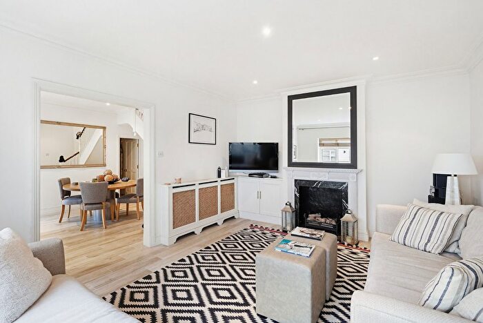 3 Bedroom Detached House To Rent In Campden House Close, Kensington, London, W8