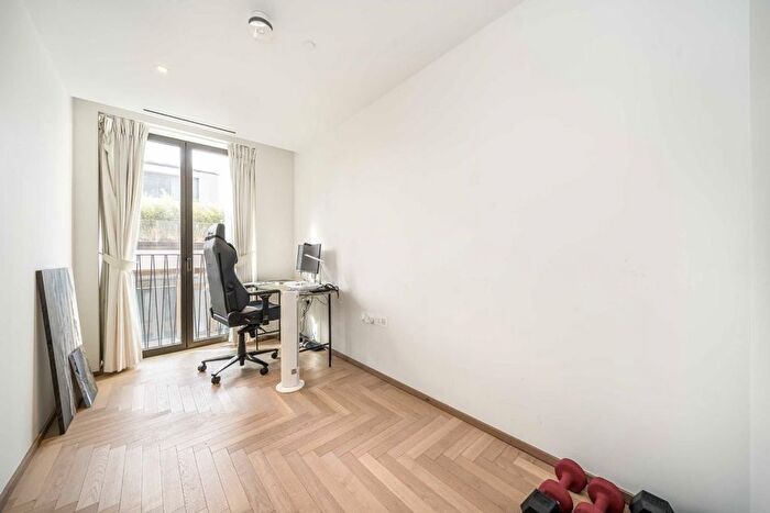 3 Bedroom Flat To Rent In Lewis Cubitt Walk, London, N1C