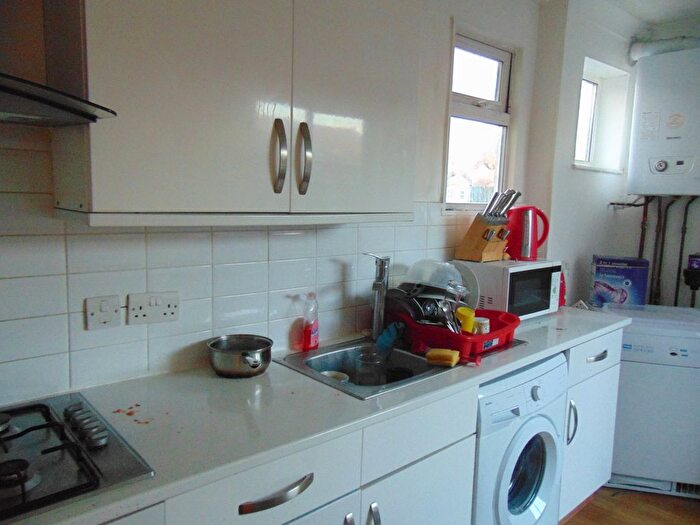 5 Bedroom Flat To Rent In Milton Road, Southampton, SO15