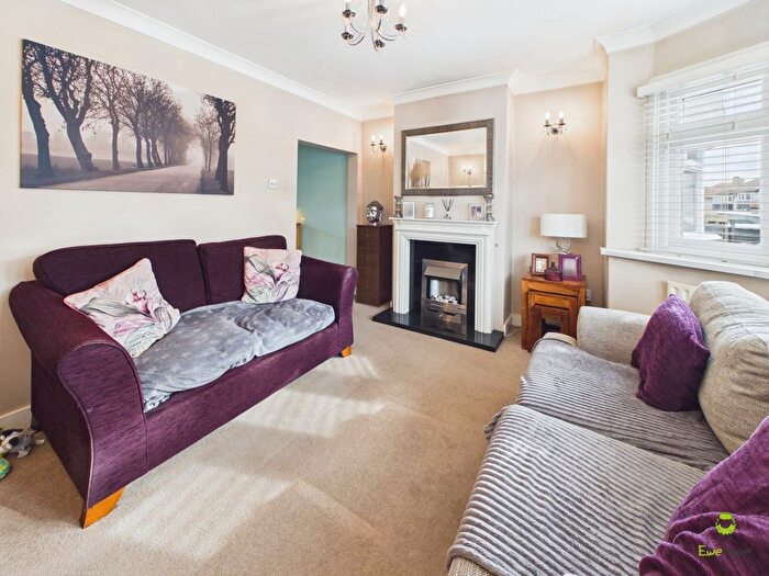 3 Bedroom Semi-detached House For Sale In Swanley Road, Welling, DA16