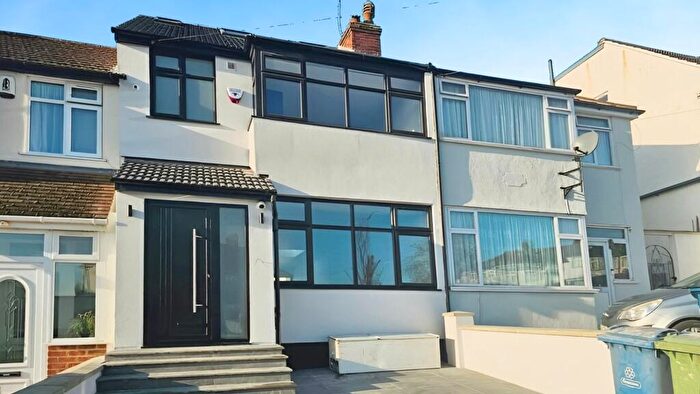 3 Bedroom House To Rent In Dale Avenue, Edgware, HA8