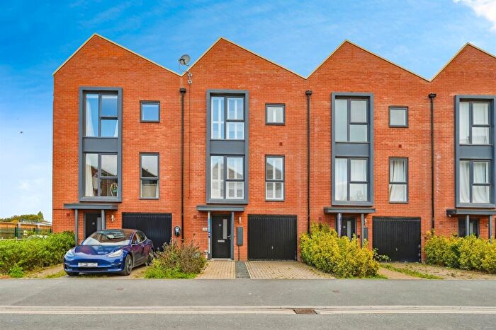 4 Bedroom Town House For Sale In Kingsway Boulevard, Derby, DE22