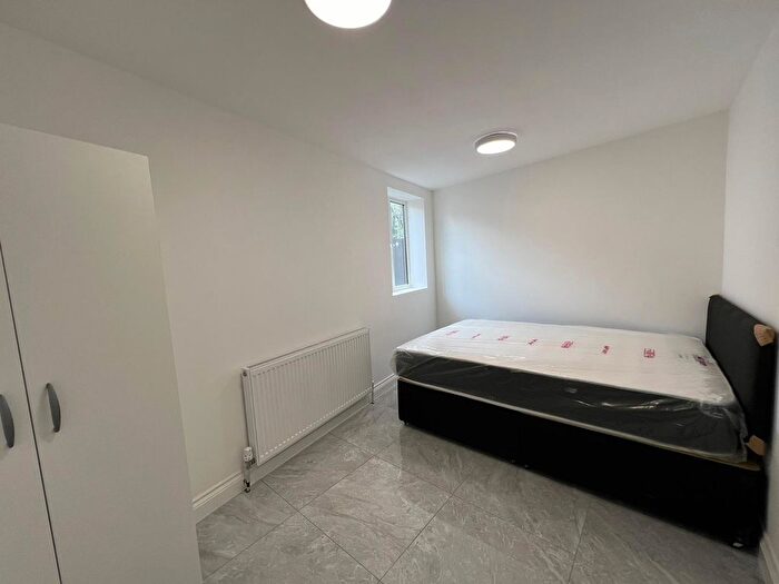 2 Bedroom Flat To Rent In Dagenham, RM8
