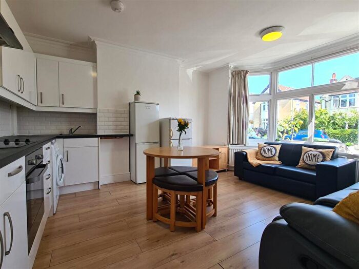 1 Bedroom House To Rent In Highworth Avenue, Cambridge, CB4