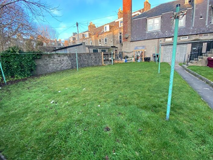 1 Bedroom Flat To Rent In South Mount Street, Attic Floor Right, Aberdeen, AB25