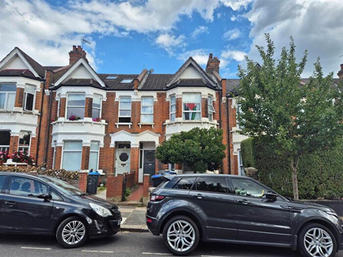 3 Bedroom Flat To Rent In Ridley Road, London, NW10