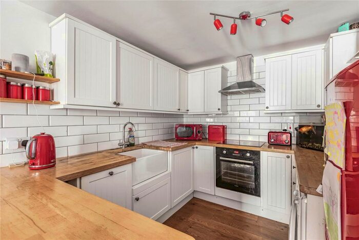 2 Bedroom Apartment To Rent In Ashlar Court, Creighton Avenue, East Finchley, N2