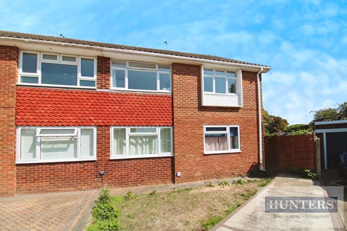 2 Bedroom Maisonette To Rent In Epsom Close, Bexleyheath, DA7