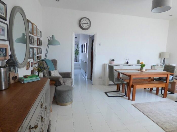 2 Bedroom Flat To Rent In Westcliff Park Drive, Westcliff-On-Sea, SS0