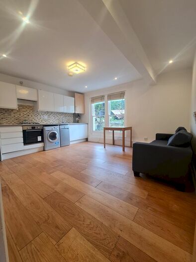 2 Bedroom Flat To Rent In Stock Orchard Cresent, Caledonian Road, N7