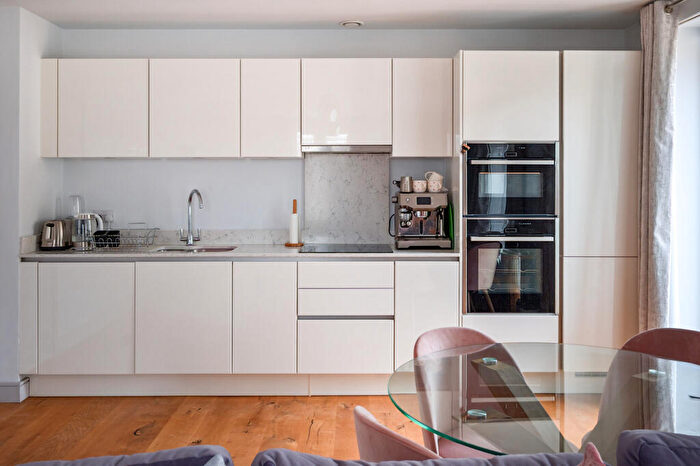 2 Bedroom Flat For Sale In French Yard, Bristol, BS1