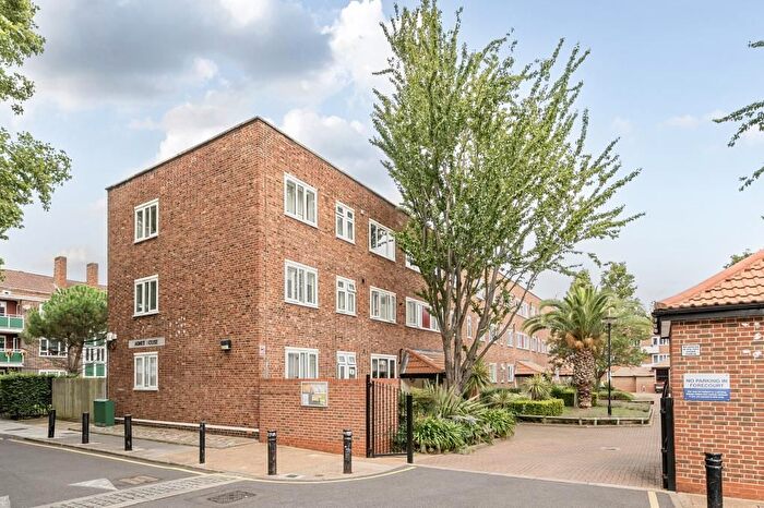 3 Bedroom Detached House For Sale In St. Anns Road, London, W11