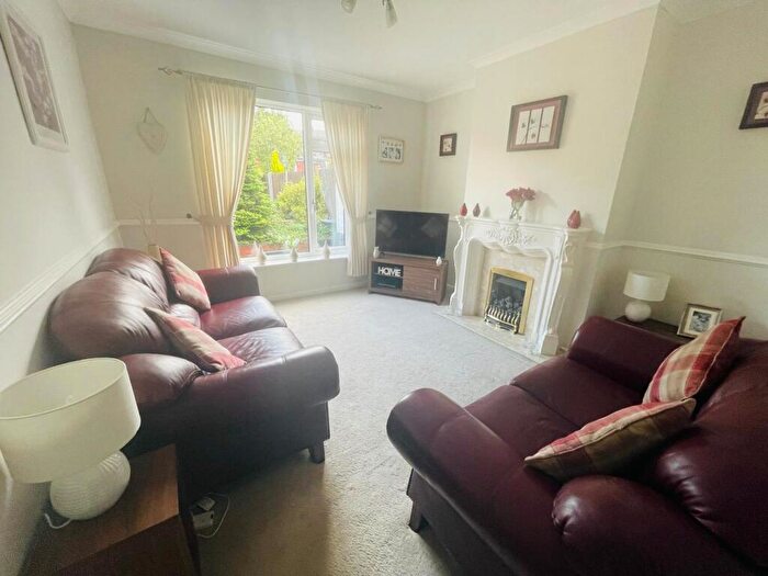 3 Bedroom Semi-Detached House For Sale In Graham Road, West Bromwich, B71